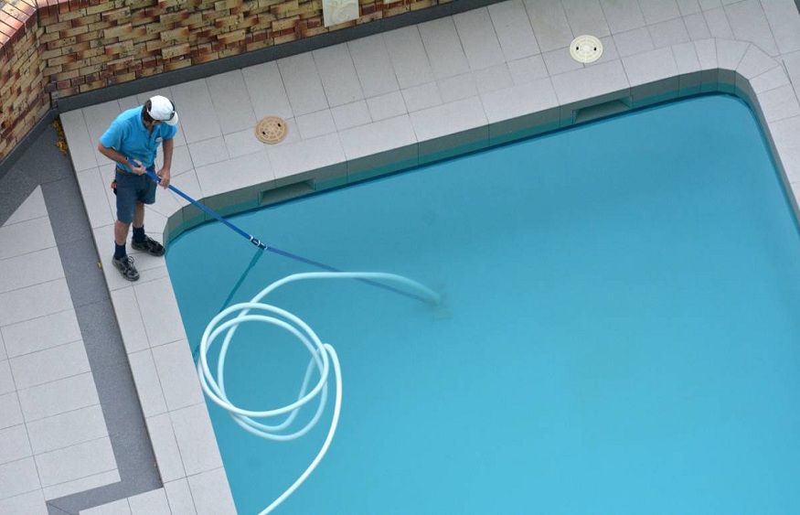 swimming pool cleaning